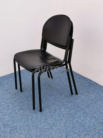 Chaise visiteur simili-cuir empilable - Mobilier Bureau Pro