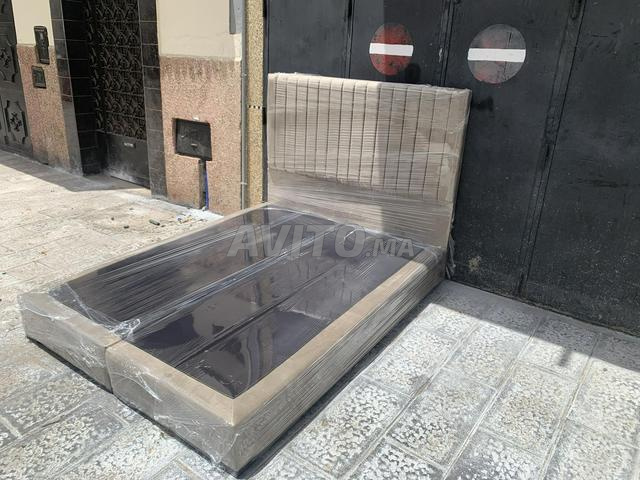 سرير تنجيد غرفة مرتبة