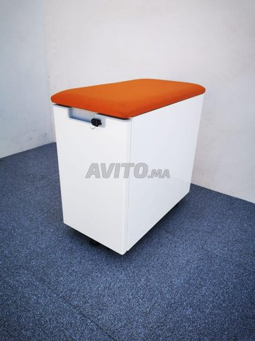 CAISSON AVEC COUSSIN D'ASSISE ORANGE
