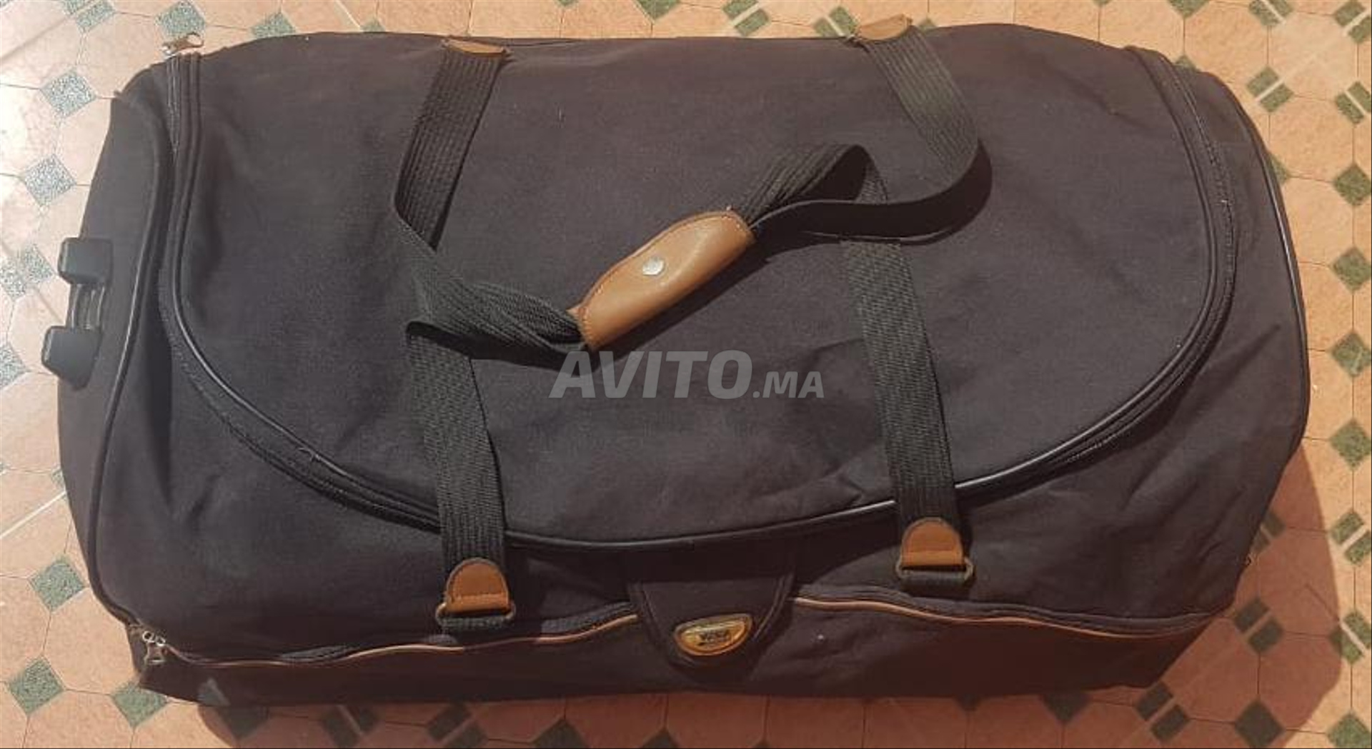 grand sac-valise de voyage noir et en cuir marron - 5