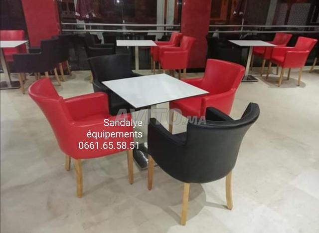Chaises / fauteuils / tables