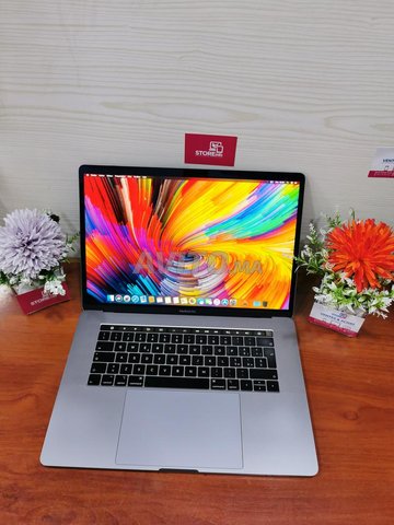 MacBook pro i7 32GB 500GB Radeon pro 550X - 7