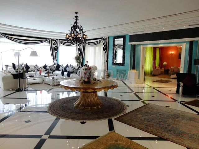 فيلا قصر فريد من نوعه في حي السفراء