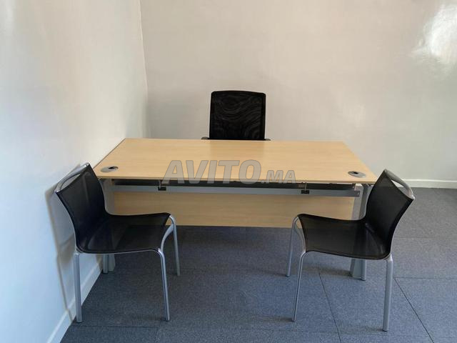 Bureau droit 180x80cm Haworth et support plaque