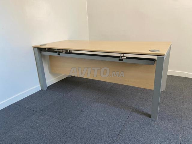 مكتب مستقيم 180x80 سم Haworth وحامل لوحة
