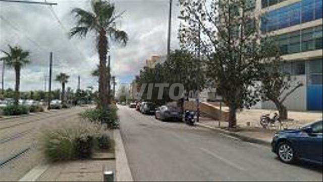 مكاتب بـ 150 متر إلى 3000 متر في سيدي معروف.