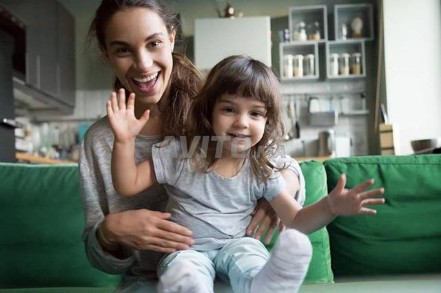 مربية فلبينية وناطقة بالإنجليزية