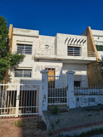 Villa jumelée semi-finie à vendre à Ibn Batouta