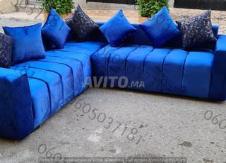 غرفة جلوس عصرية على شكل حرف L