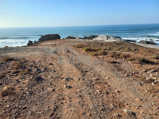 أرض بمساحة 7 هكتارات على شاطئ المحيط الأطلسي