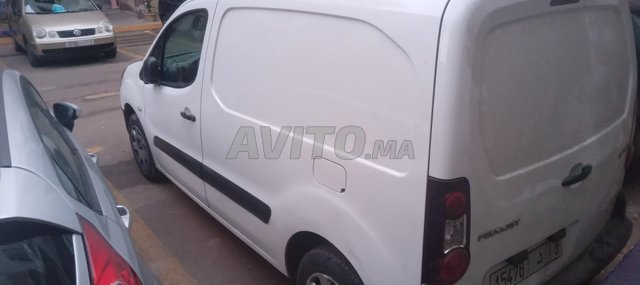 Voiture Peugeot Partner 2017 à Casablanca Diesel - 6 chevaux