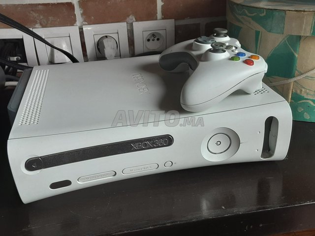 Xbox 360 blanche 52 jeux et 1 manette - 1