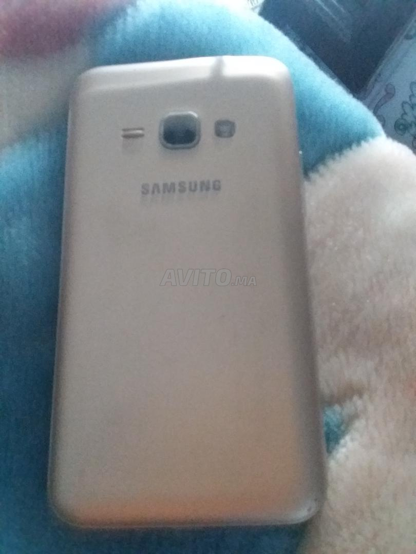 Samsung Galaxy j1 bon état - 2