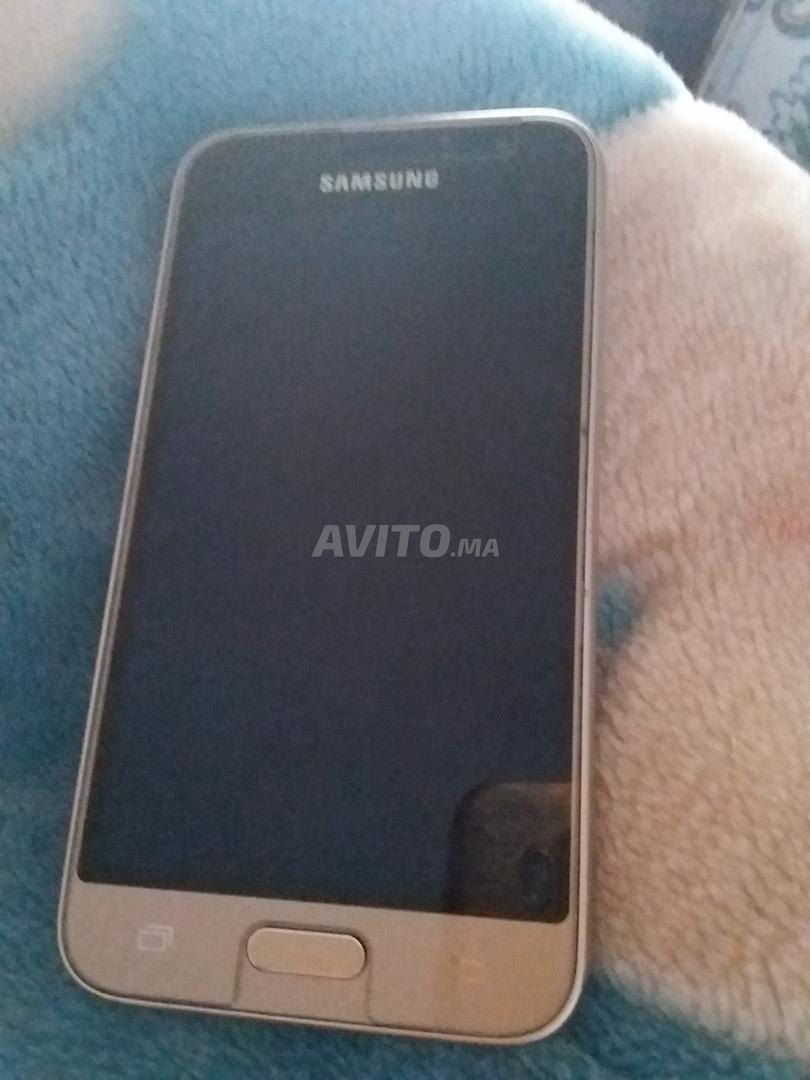Samsung Galaxy j1 bon état - 1