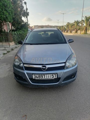 Voiture Opel Astra 2006 à Ain Tizgha Diesel - 8 chevaux