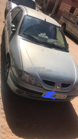 Voiture Renault Megane 2001 à Laâyoune Essence - 9 chevaux