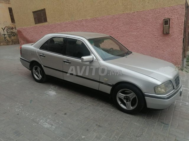Mercedes E250 BON ETAT  - 2