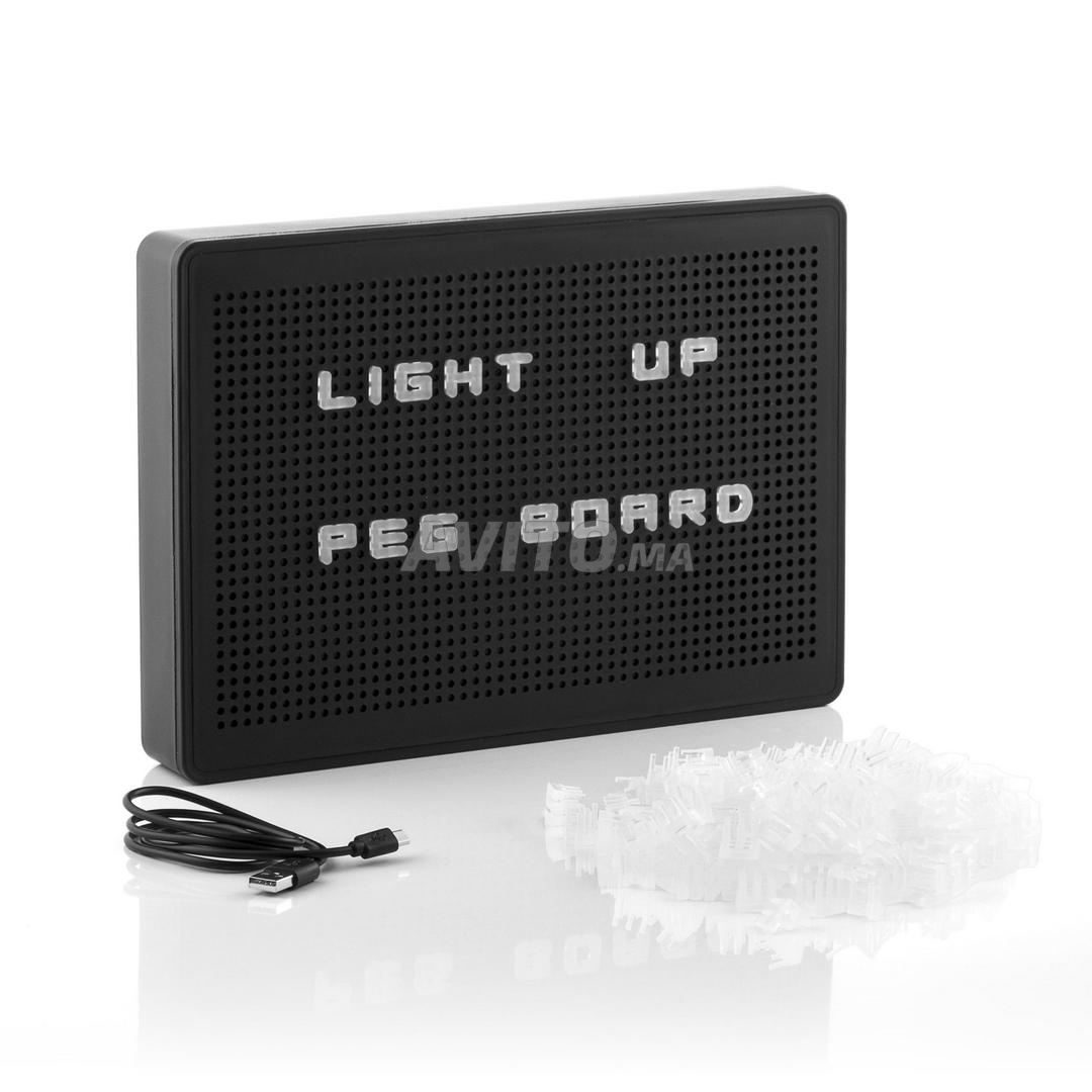 Tableau Perforé pour Insérer des Lettres LED - 5
