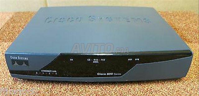 Routeur Cisco séries 800 avec adaptateur  - 2