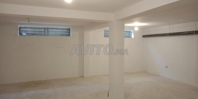 À vendre magasin enregistré avec un sous-sol (cave)