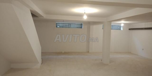 À vendre magasin enregistré avec un sous-sol (cave)