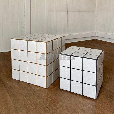 Table d'appoint cube en carrelage - 1