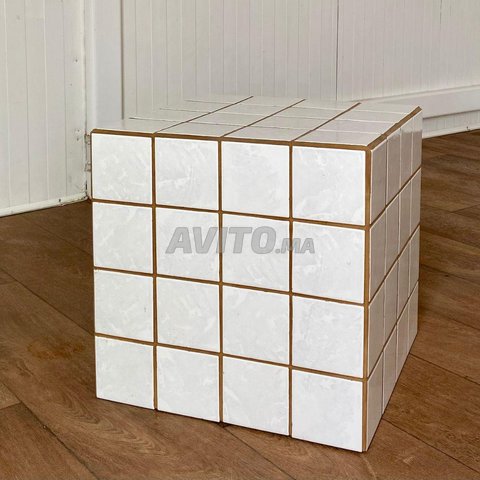 Table d'appoint cube en carrelage - 2