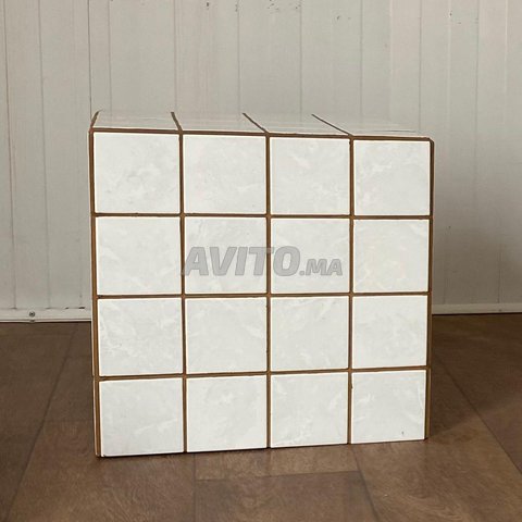 Table d'appoint cube en carrelage - 3