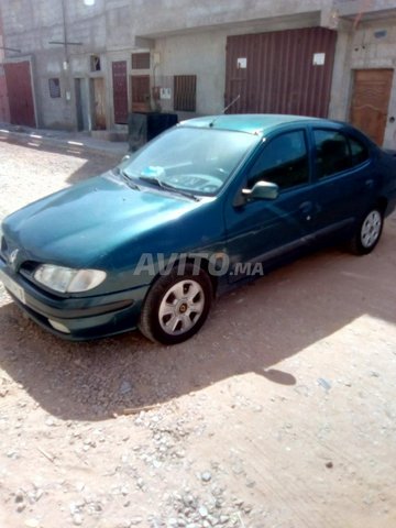 Voiture Renault Megane 1999 à Laâyoune Essence - 9 chevaux