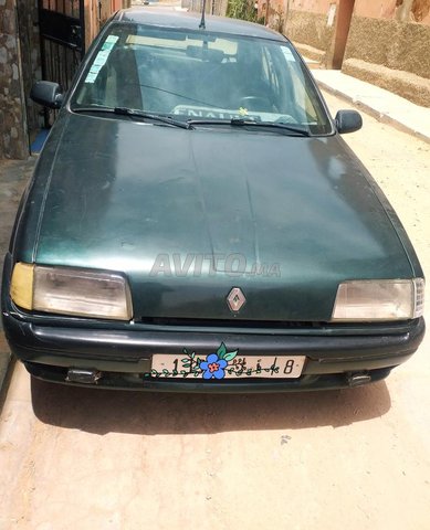 Voiture Renault 19 1990 à Guelmim Essence - 8 chevaux
