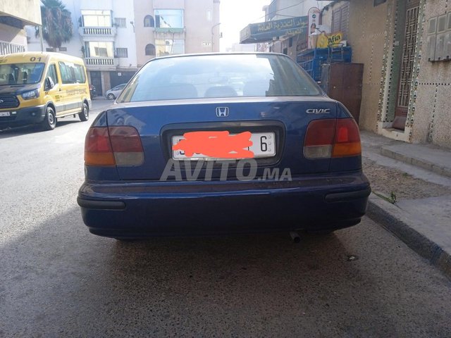 Voiture Honda Civic 1997 à Errahma Essence - 9 chevaux
