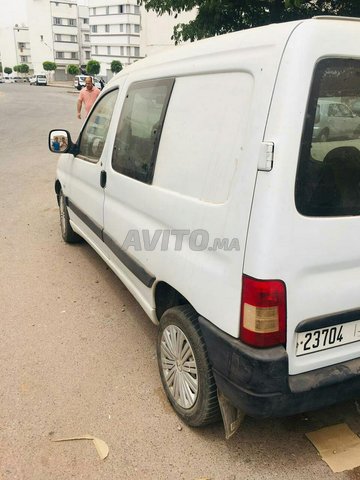 Voiture Peugeot Partner 2002 à Errahma Diesel