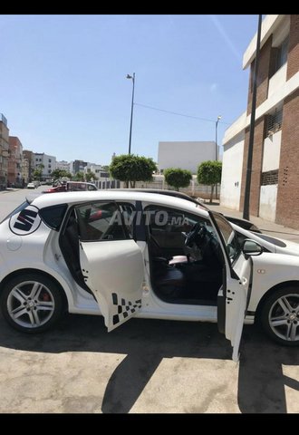 Voiture Seat Leon 2011 à Casablanca  Diesel  - 8 chevaux