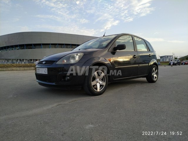 Voiture Ford Fiesta 2008 à Tanger Essence - 7 chevaux