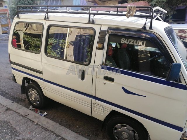 Voiture Suzuki AERIO 1996 à Tanger Essence