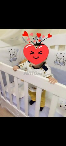 lit bébé avec ses accessoires - 2