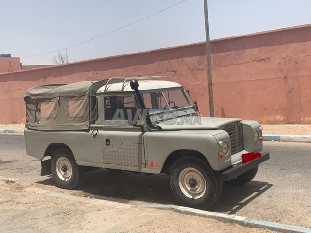 Voiture Land Rover Velar 1980 à Laâyoune Essence - 8 chevaux