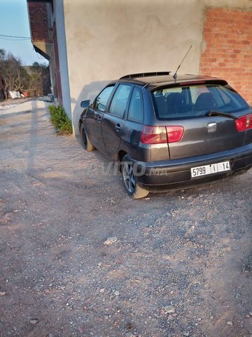 Voiture Seat Ibiza 2002 à Tanger Diesel - 8 chevaux