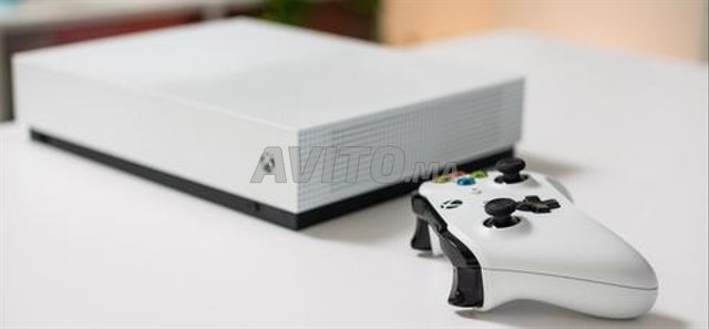 Xbox One S  - 1