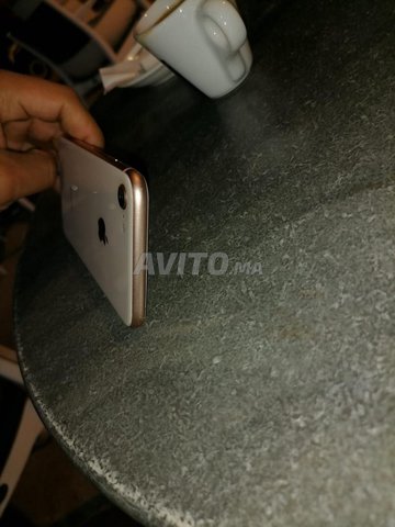 iPhone 8 Gold - 5