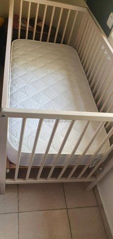 lit bébé et matelas - 2