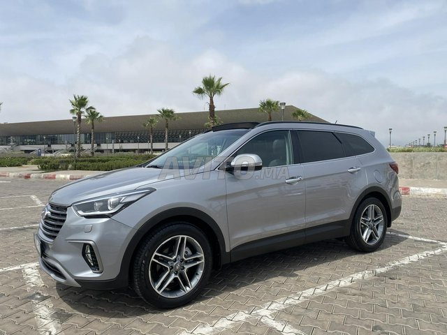 Voiture Hyundai Santa Fe 2017 à Meknès Diesel - 8 chevaux
