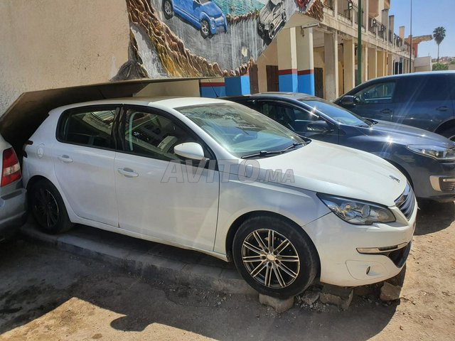 Voiture Peugeot 308 2016 à Meknès  Diesel  - 6 chevaux