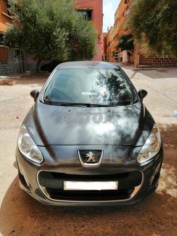 Voiture Peugeot 308 2013 à Khénifra Diesel - 6 chevaux