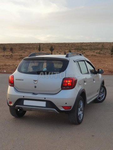Voiture Dacia Sandero 2017 à Meknès  Diesel  - 6 chevaux