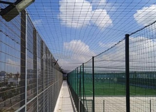 شبكة سياج مضادة للكرات