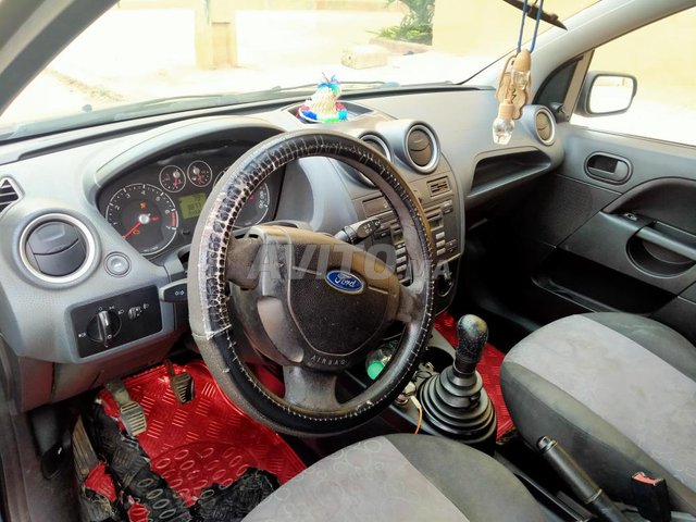 Ford Fiesta essence - 5