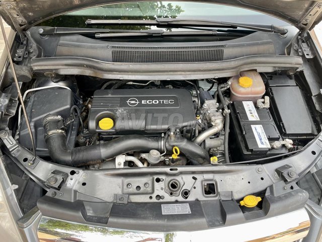 Voiture Opel Zafira 2010 à Oujda Diesel - 7 chevaux