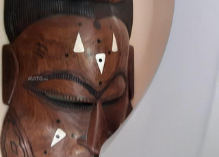 أقنعة أفريقية عملاقة.