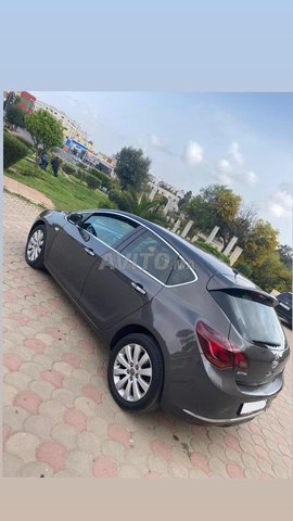 Voiture Opel Astra 2013 à Safi  Diesel  - 7 chevaux